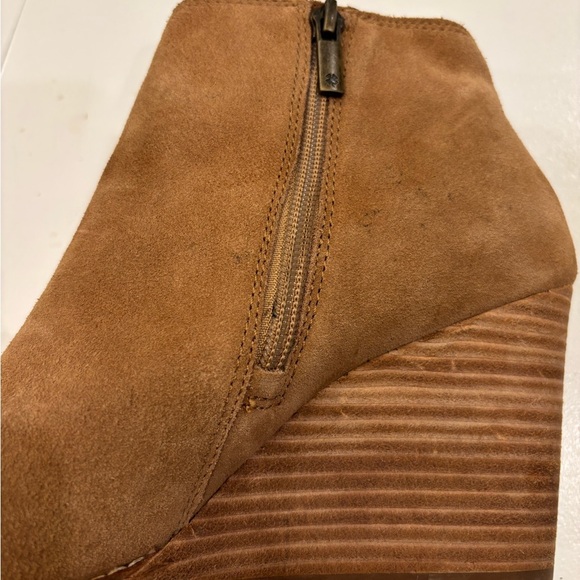 Lucky Brand Brown Suede Ankle Boots with side zip closure size 8.5 - Picture 8 of 8